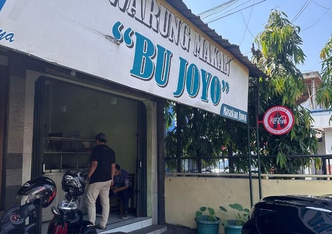 Warung Makan Bu Joyo - sewa mobil Semarang
