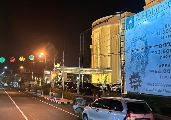 Grand Wahid Hotel - sewa mobil Semarang