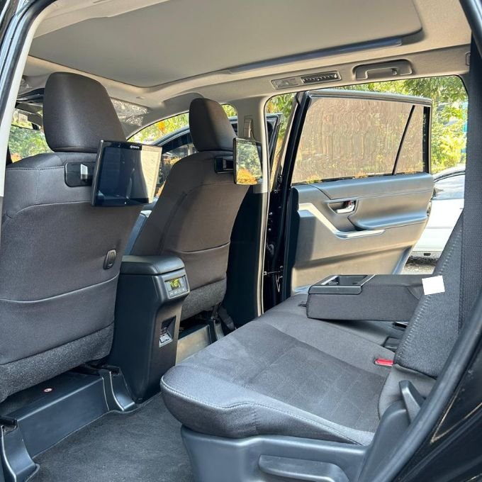 Fasilitas Innova Zenix V Hybrid di Dyan Transport