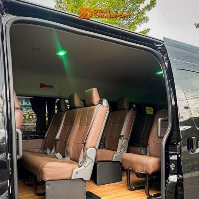 Tampilan Hiace Premio di Dyan Transport