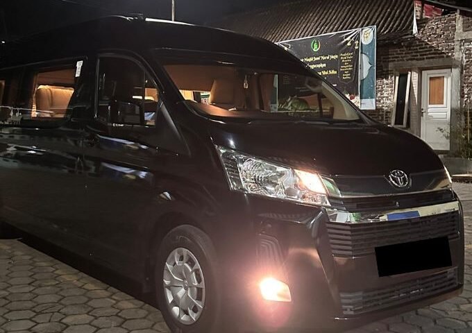 SEWA MOBIL SALATIGA HIACE PREMIO 9 SEAT