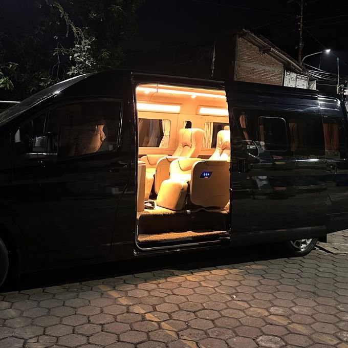 SEWA MOBIL SALATIGA HIACE PREMIO 9 SEAT
