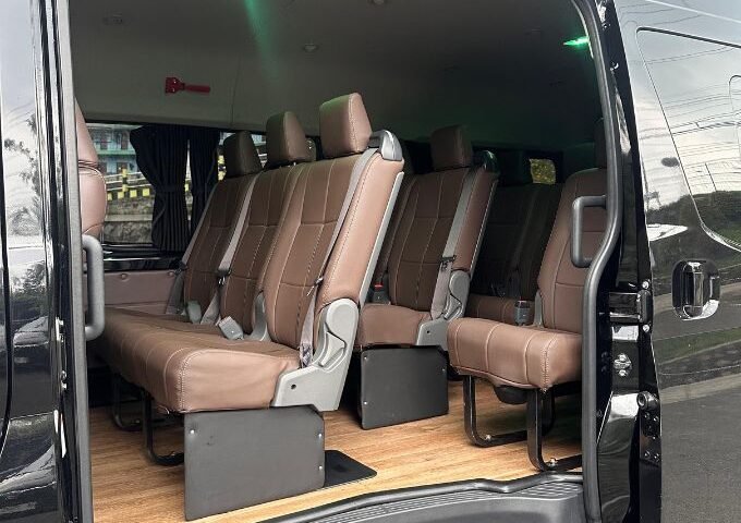 FITUR SEWA HIACE PREMIO 14 SEAT SALATIGA