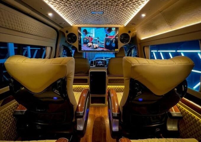 FITUR SEWA HIACE LUXURY 9 SEAT SALATIGA