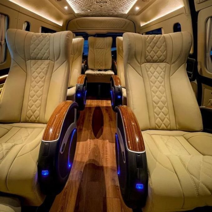 FITUR SEWA HIACE LUXURY 9 SEAT SALATIGA