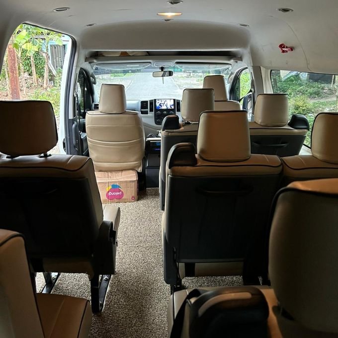 SEWA MOBIL HIACE PREMIO SEMARANG 14 SEAT