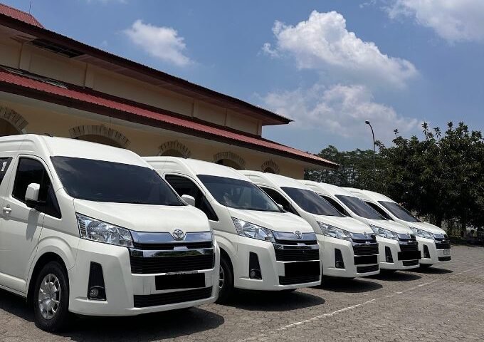 SEWA MOBIL HIACE PREMIO SEMARANG 14 SEAT
