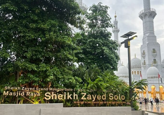 SEWA MOBIL SEMARANG KE MASJID RAYA SHEIKH ZAYED