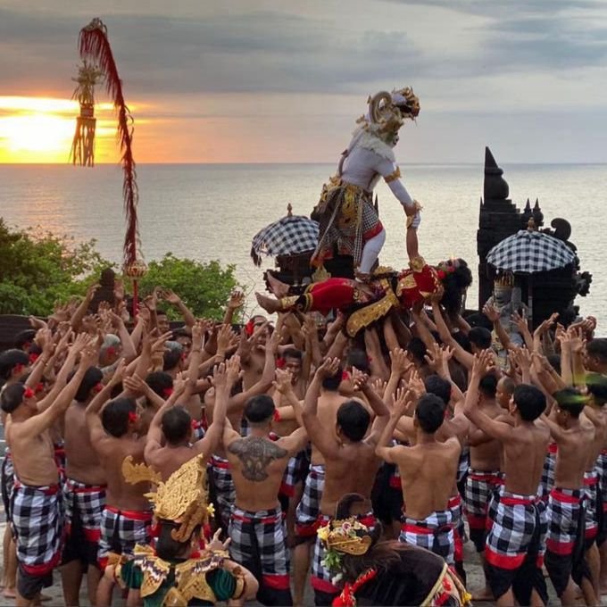 SEWA MOBIL BALI DYAN TRANSPORT