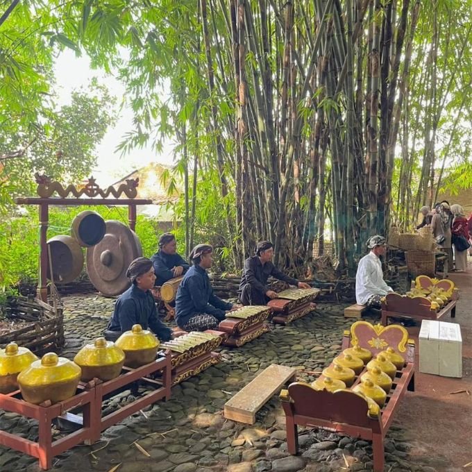 SEWA MOBIL MAGELANG DYAN TRANSPORT