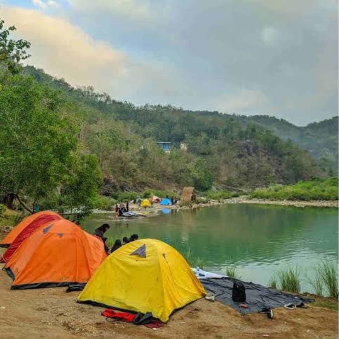 SEWA MOBIL SALATIGA DYAN TRANSPORT