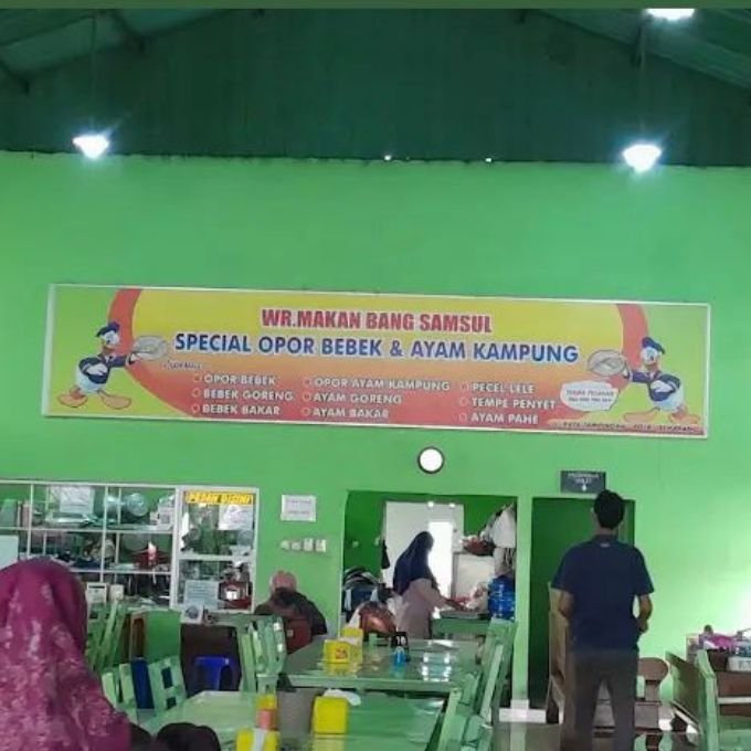 Suasana Makan di Wr Bang Samsul