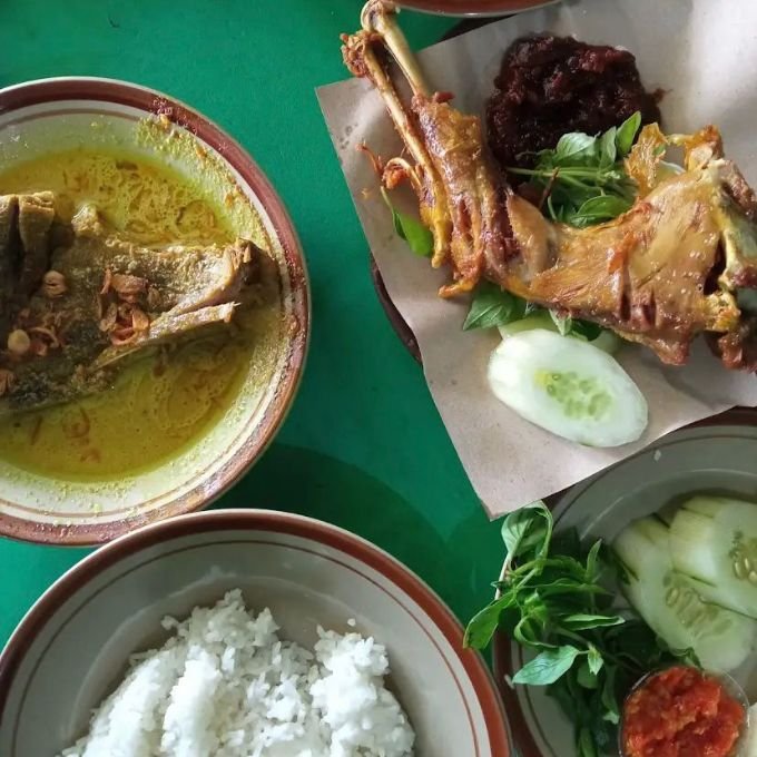 Tampilan menu makanan opor bebek