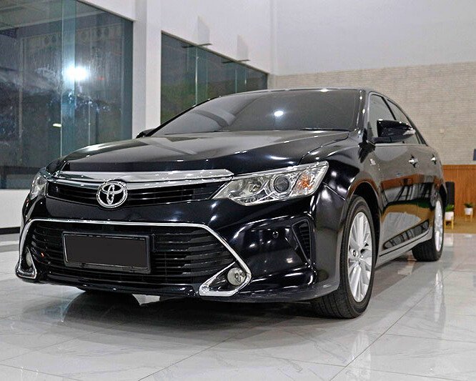 Mewah, tegas, dan profesional.Toyota Camry cocok bagi Petinggi perusahaan tersedia di Sewa mobil Semarang