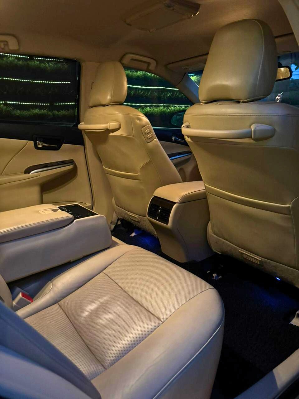 Cleanliness condition of the main chair, for the bridal couple (Kondisi kebersihan kursi utama, untuk pasangan pengantin)