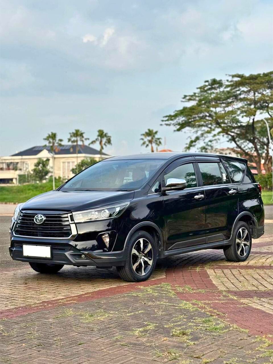 Best Seller pada sewa mobil Solo Dyantransport