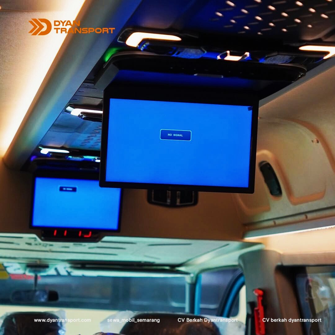 Elf mempunyai Tv monitor untuk hiburan penumpang