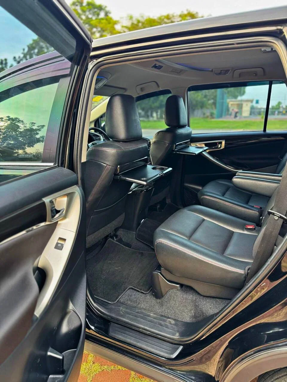 Interior kursi belakang sebelah kiri