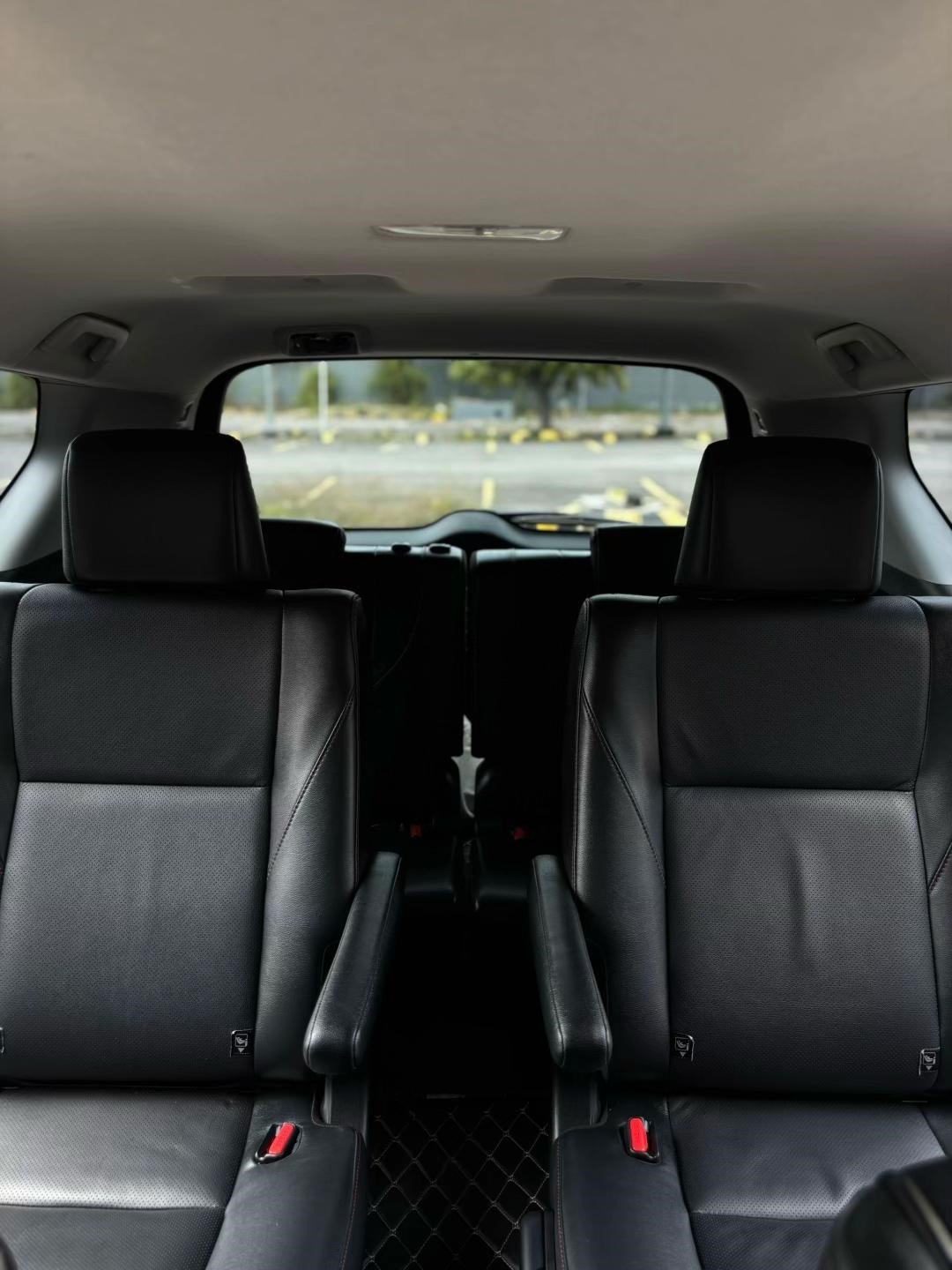 Toyota Venturer Interior mewah dan nyaman