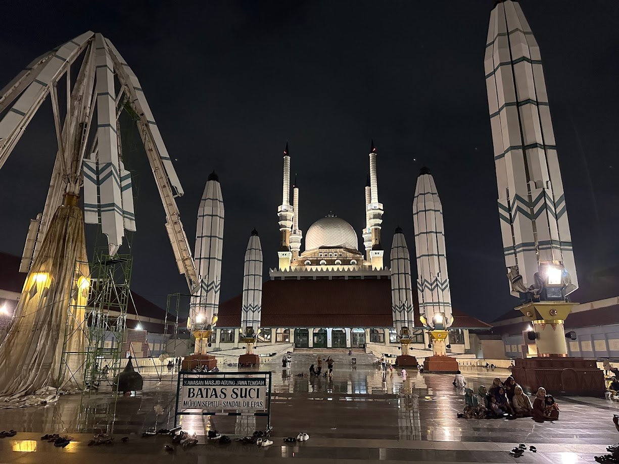 Masjid Agung Semarang destinasi wisata atau tempat ibadah di Semarang