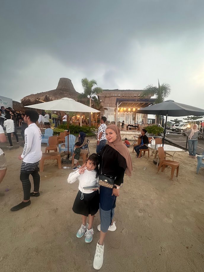 Sewa mobil Semarang tour wisata keluarga lokasi Pantai Marina Semarang