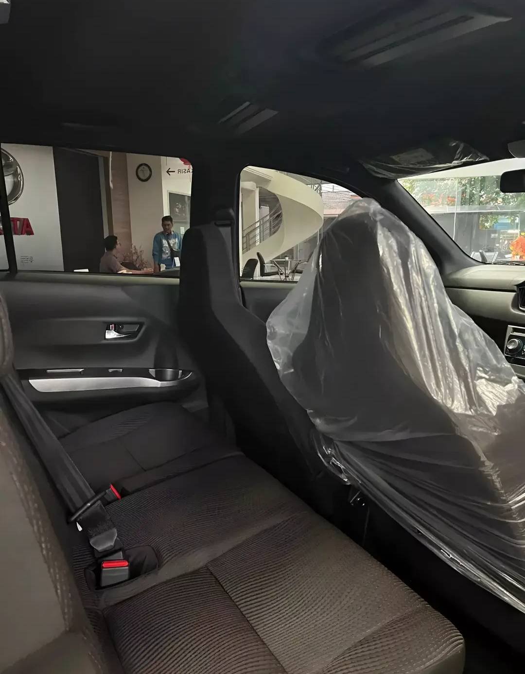 Sewa mobil Semarang Toyota Calya kursi penumpang