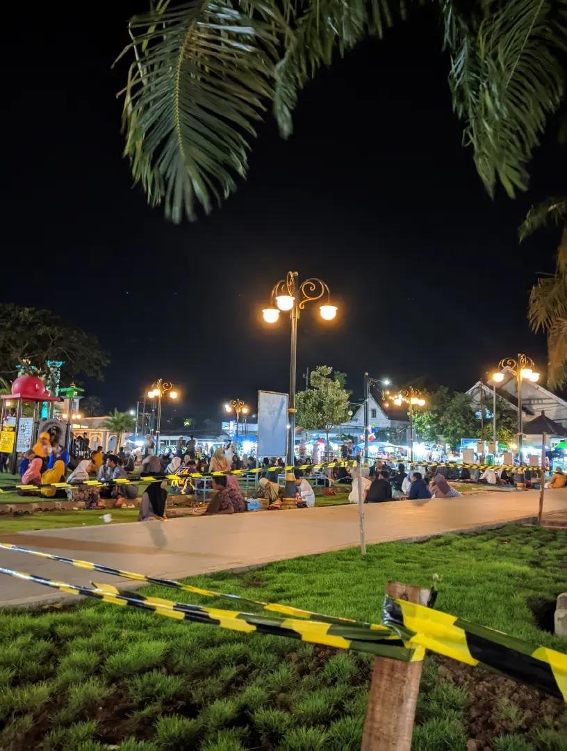 Sewa Mobil Semarang: Area Nongkrong di Alun alun Pasuruan