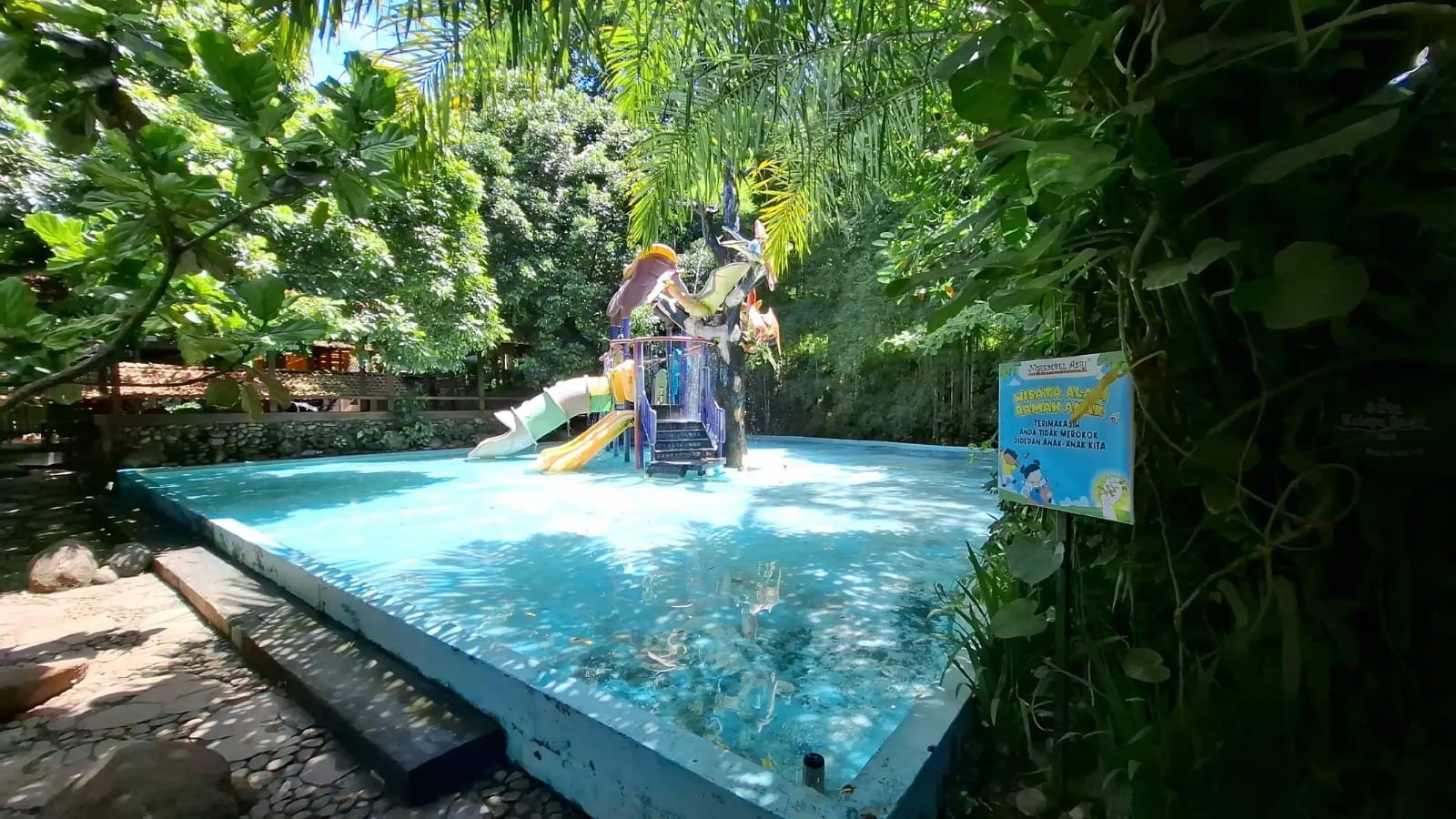 Selain tempat makan dan wisata alam, Grembel juga dikenal sebagai lokasi wisata edukasi yang cocok untuk anak-anak