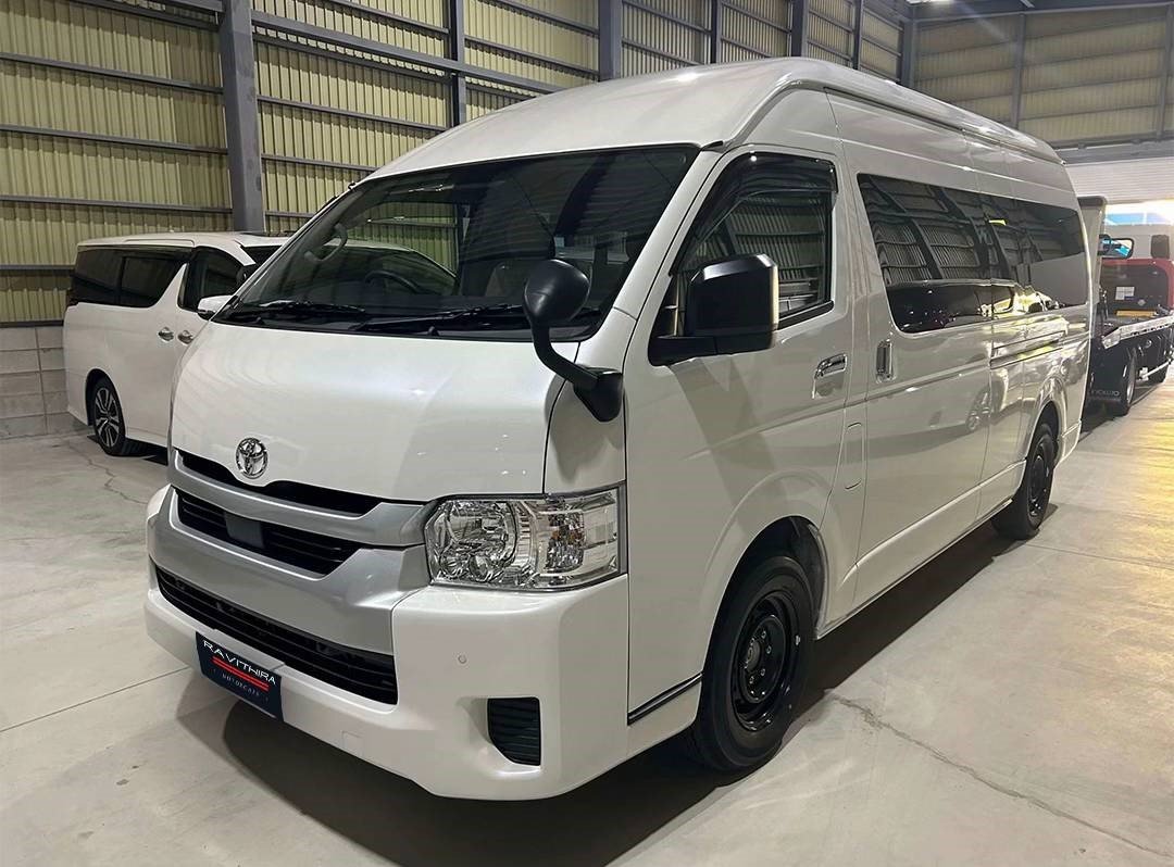 Penyedia Jasa Dyan Transport Menyediakan Alternatif pengganti seperti Toyota Hiace Commuter untuk perjalanan Rombongan