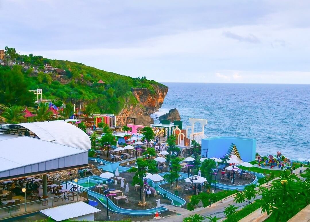 Area santai dengan konsep outdoor yang estetik