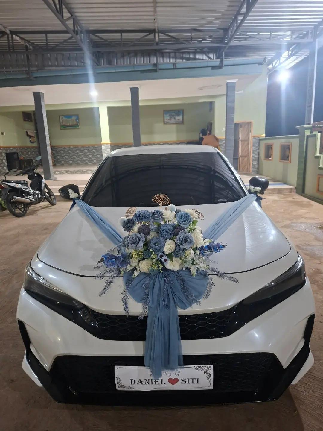 Acara lamaran adalah pertemuan penting antara dua keluarga. Kesan pertama tentu menjadi hal yang sangat diperhatikan. Datang menggunakan kendaraan bersih, rapi, dan stylish akan memberikan suasana yang lebih profesional sekaligus elegan.