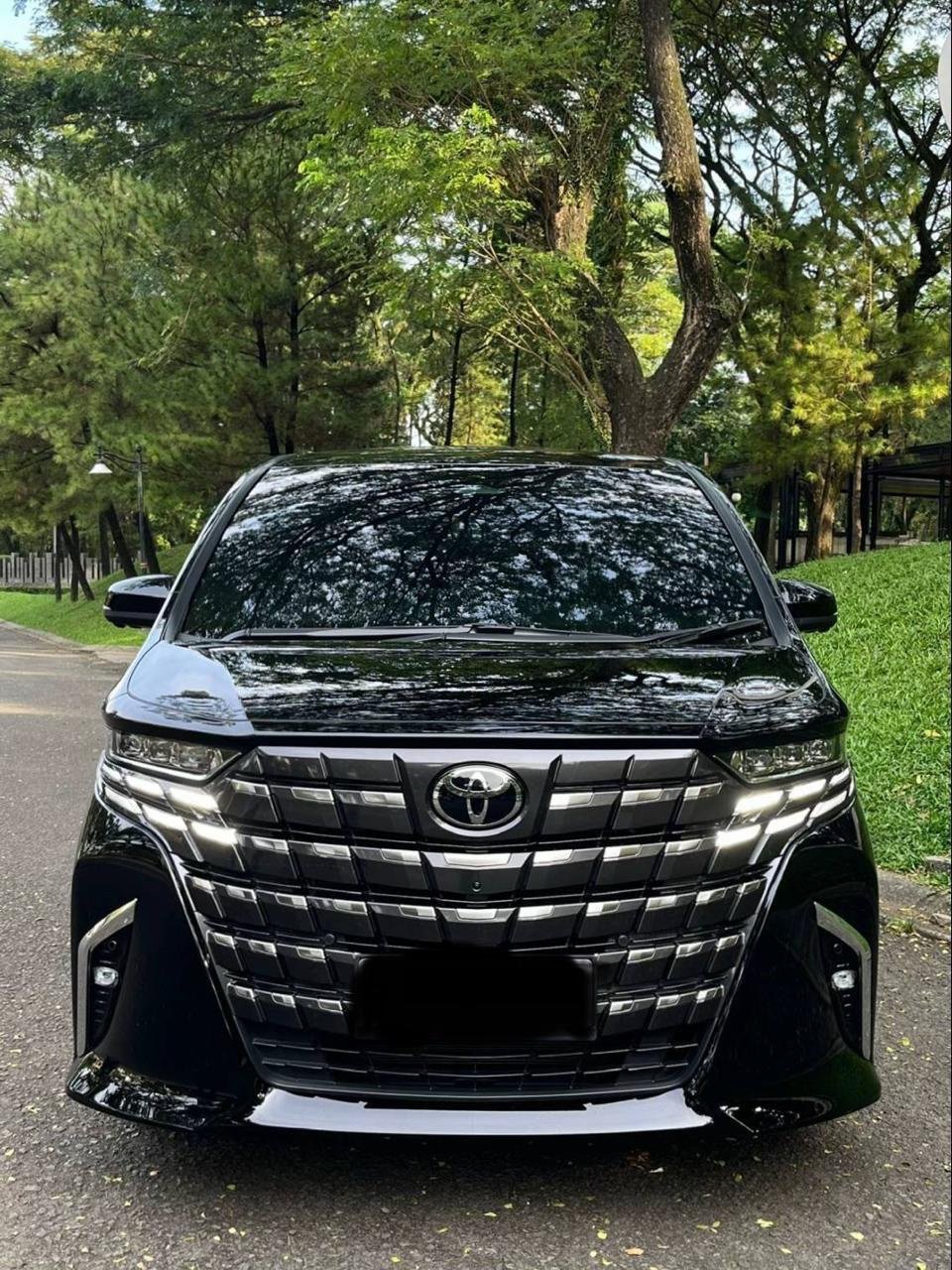Pilihan mobil premium untuk acara penting.