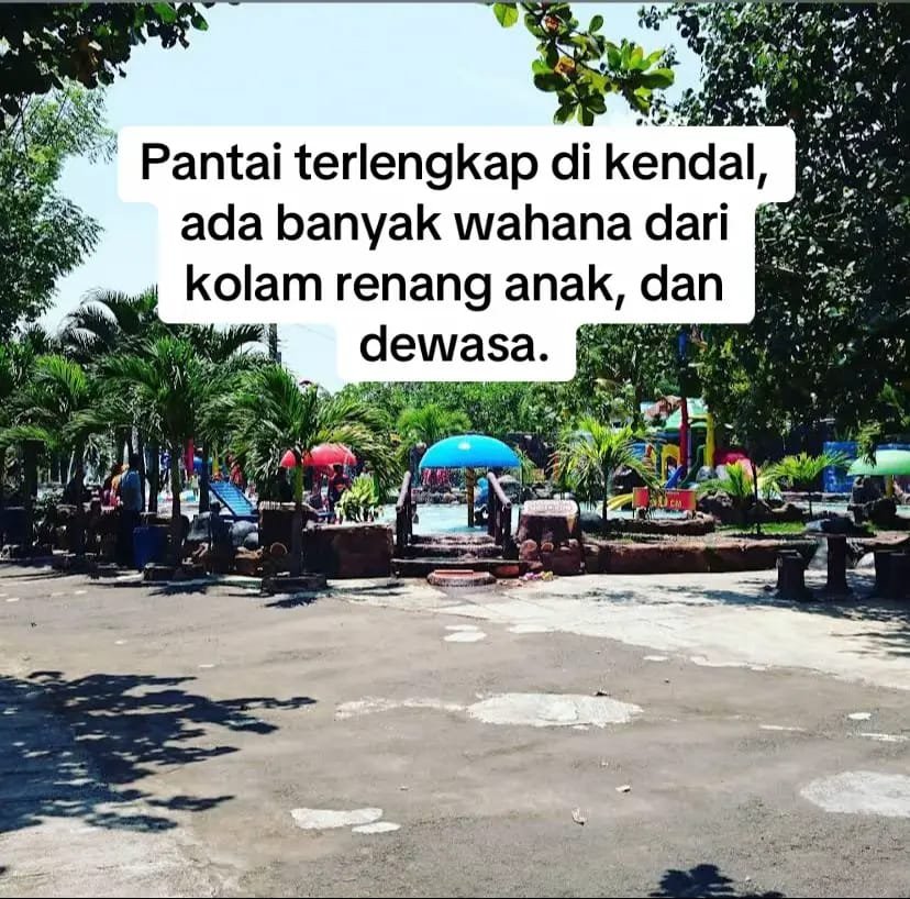 Pantai Cahaya Kendal menawarkan konsep wisata terpadu yang memadukan keindahan pantai dengan wahana hiburan keluarga.