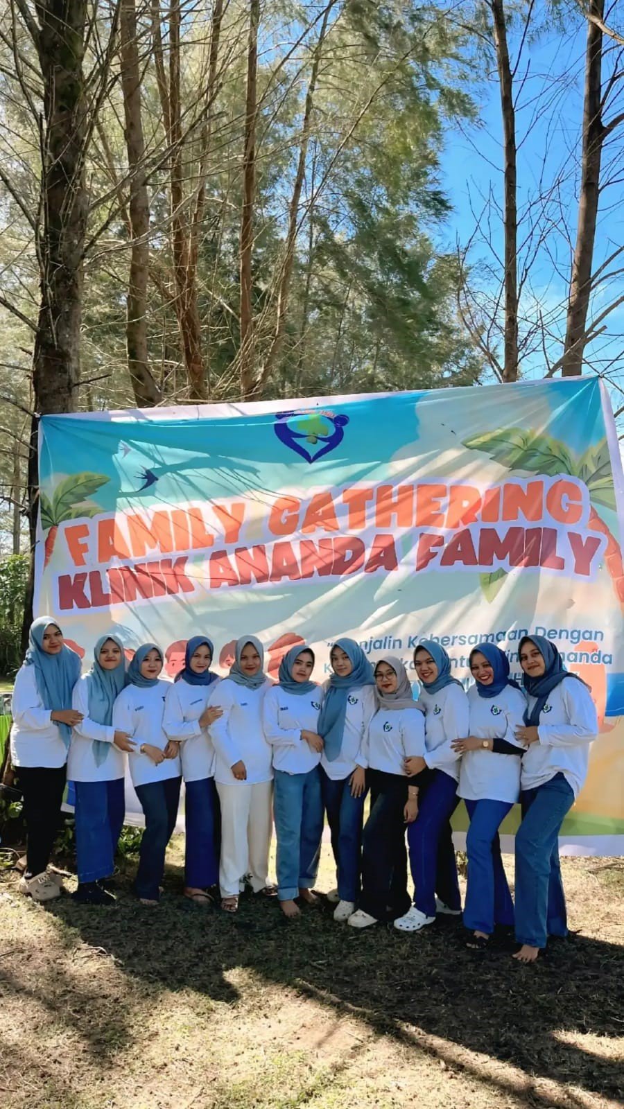 Liburan keluarga besar tentu lebih menyenangkan jika semua anggota bisa berada dalam satu kendaraan. Selain lebih hemat, suasana perjalanan juga terasa lebih hangat.