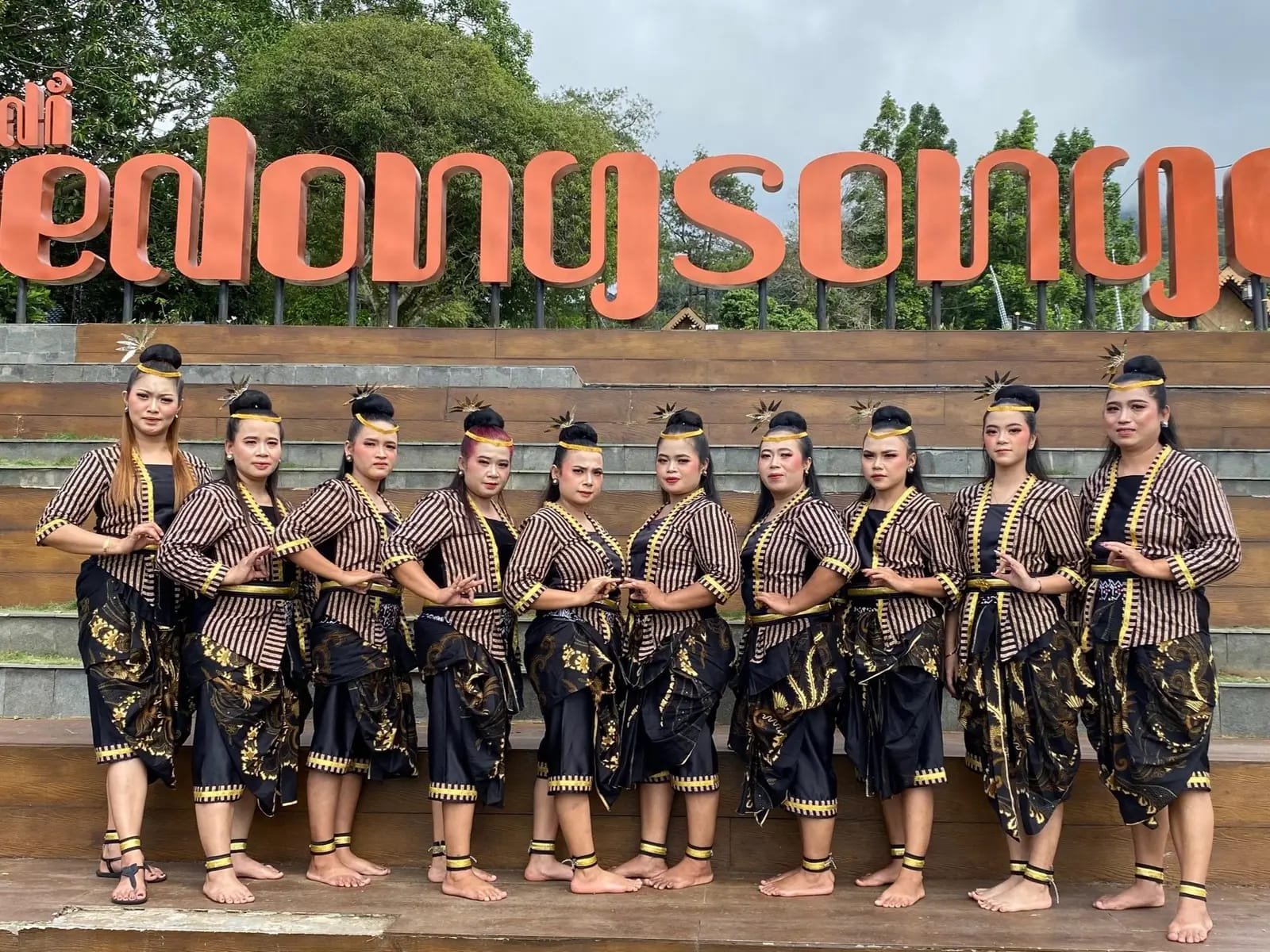 Gedong Songo cocok untuk wisata keluarga, study tour sekolah, gathering kantor, hingga perjalanan komunitas.