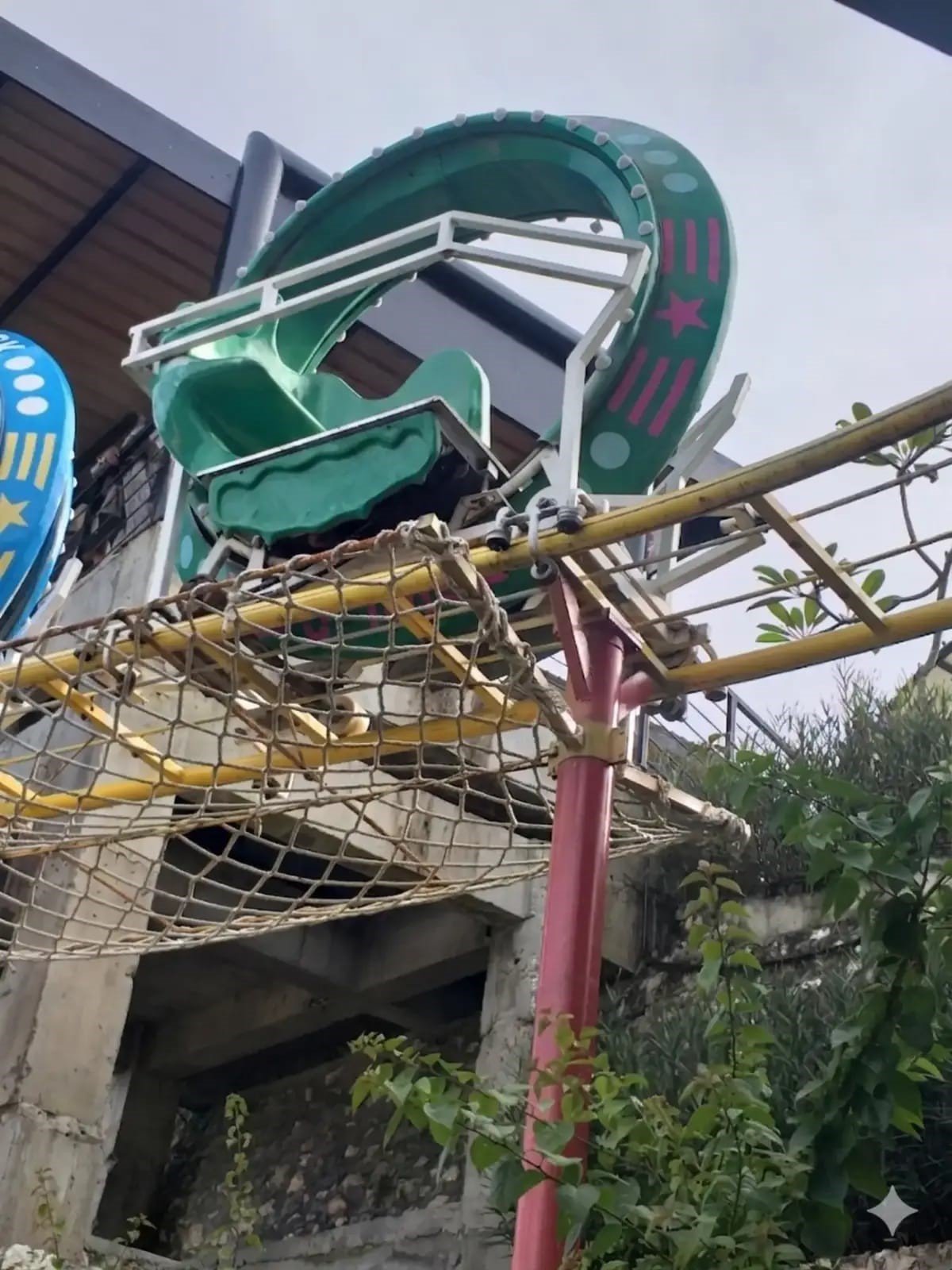 Dengan fasilitas yang cukup lengkap, Drini Park cocok dijadikan destinasi liburan keluarga. 