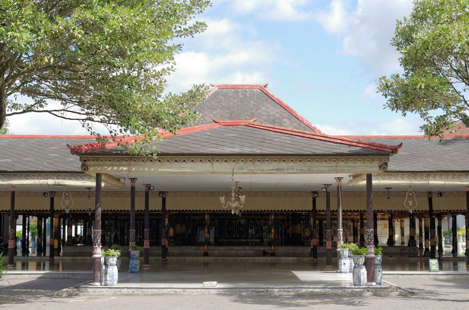 Tempat wisata budaya yang menjadi pusat sejarah Kesultanan Yogyakarta.