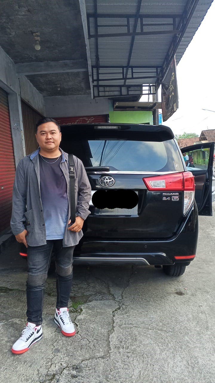 Bagi pelanggan yang ingin privasi lebih, layanan lepas kunci menjadi solusi terbaik. Penyewa dapat mengendarai kendaraan sendiri tanpa driver.