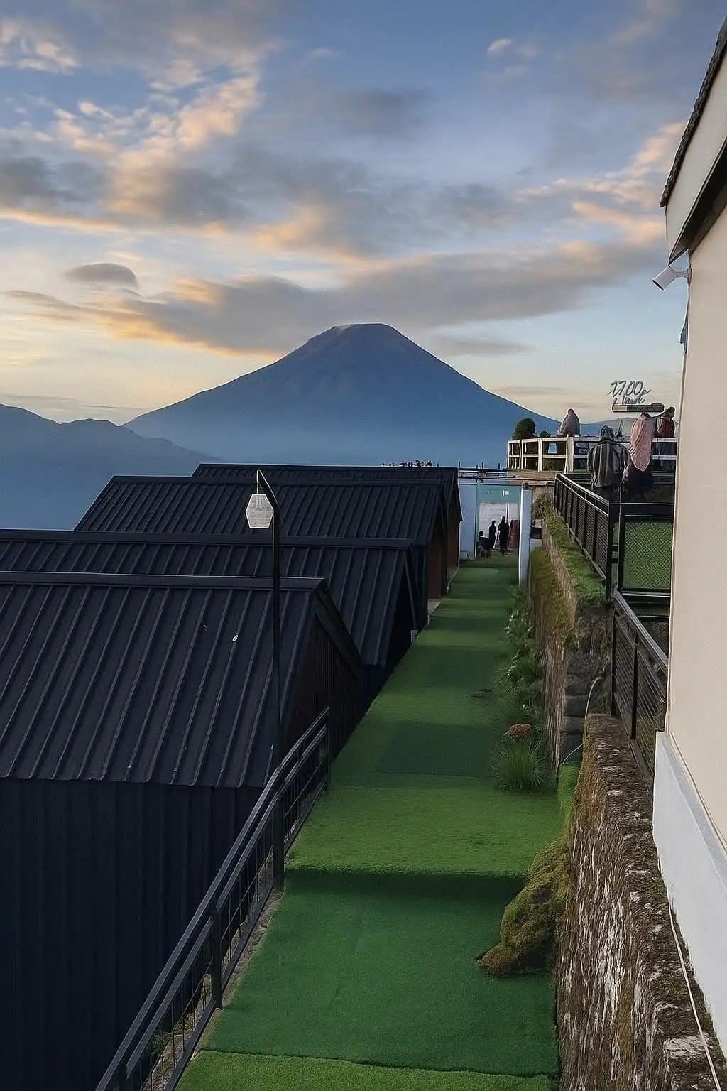 Banyak penginapan modern maupun homestay dengan konsep view pegunungan yang menawarkan suasana tenang dan nyaman.
