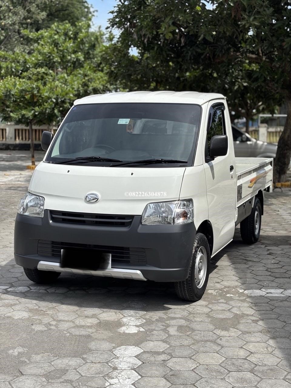 Salah satu armada favorit untuk angkut barang adalah mobil pick up. 