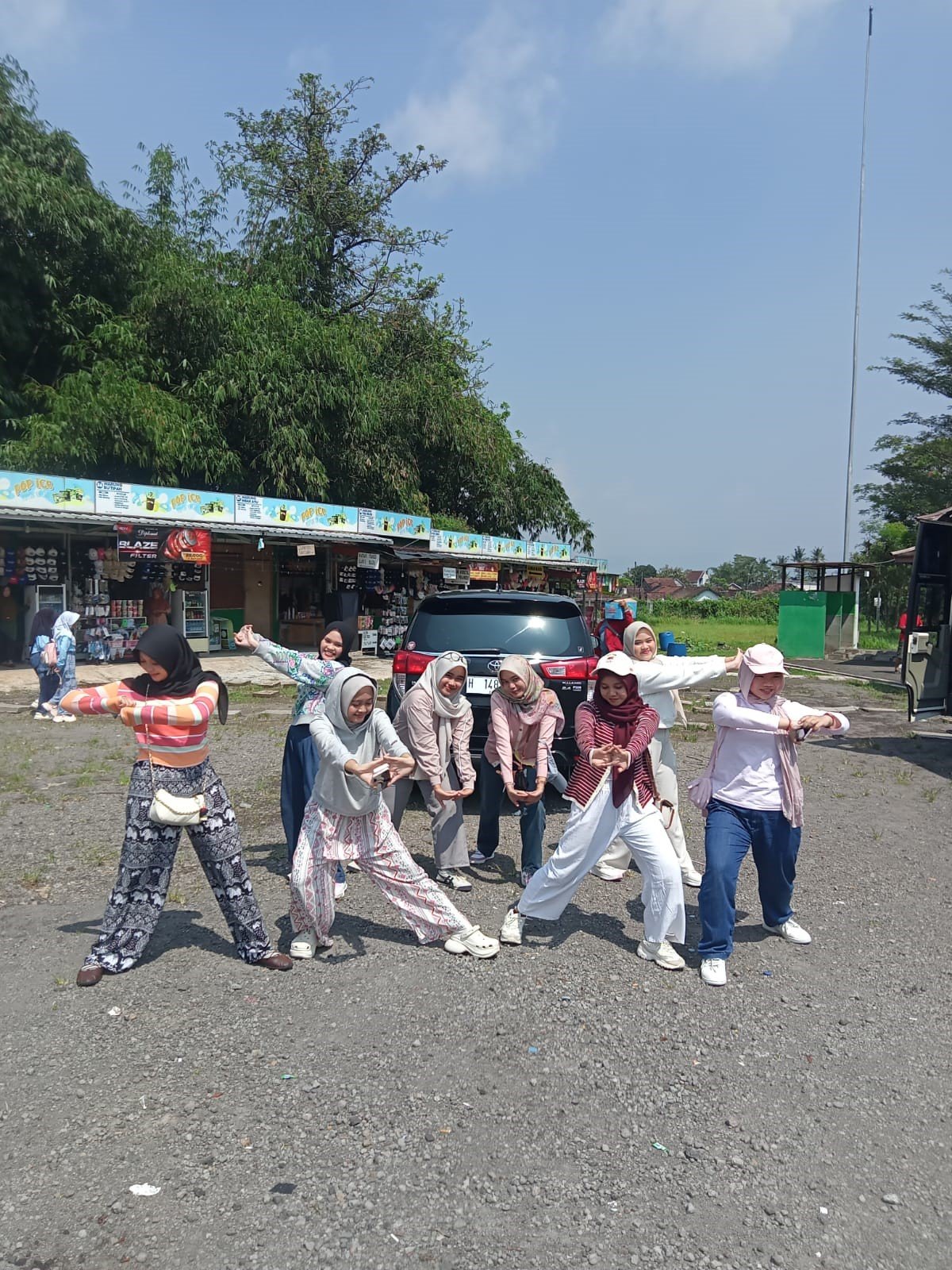 Shuttle Sewa Mobil Semarang Perjalanan wisata keluarga