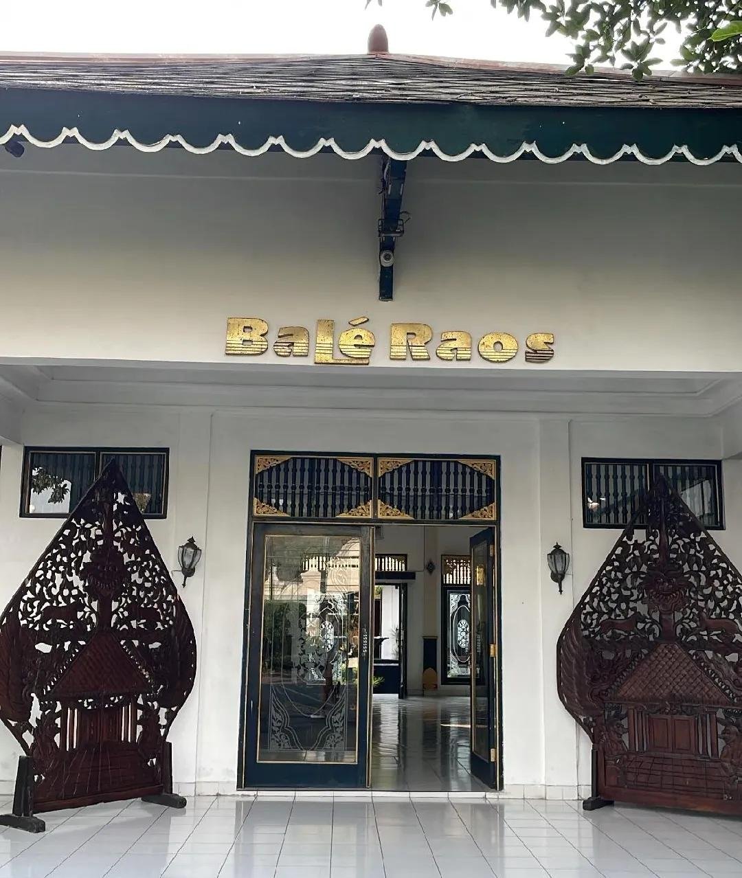 Ingin mencoba hidangan ala Keraton Yogyakarta? Restoran ini menawarkan pengalaman kuliner khas keluarga kerajaan.