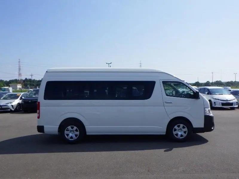 Untuk perjalanan grup tersedia kendaraan kapasitas besar seperti Hiace dan Elf agar lebih hemat dan praktis.