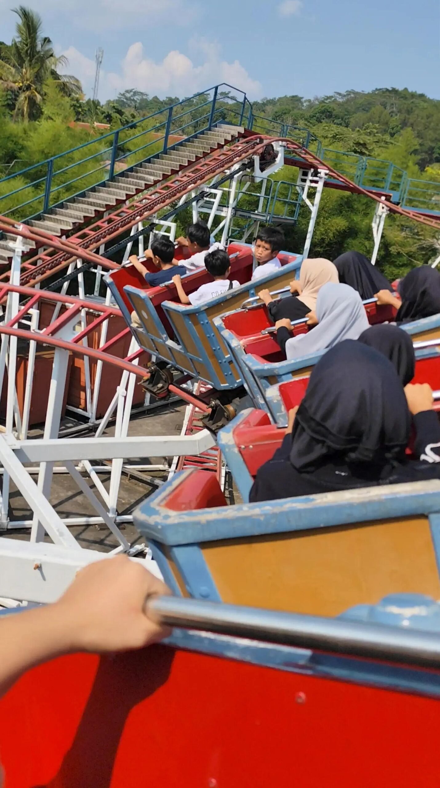 Saloka Theme Park Wahana Ekstream juga tersedia Bengak Bengok (roller coaster)