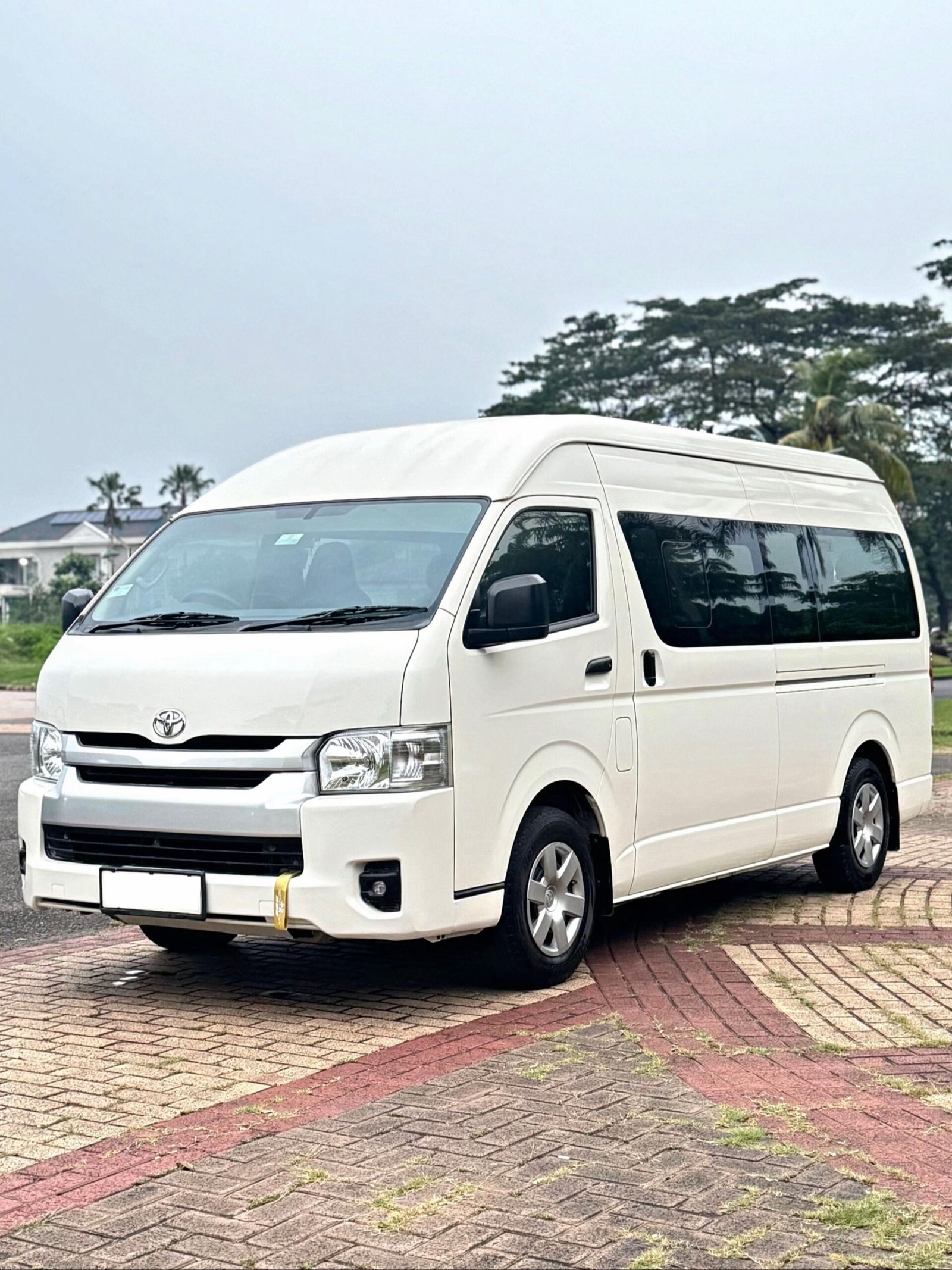 Tersedia Hiace Commuter, Namun masih banyak pilihan mobil lainnya menyesuaikan kapasitas