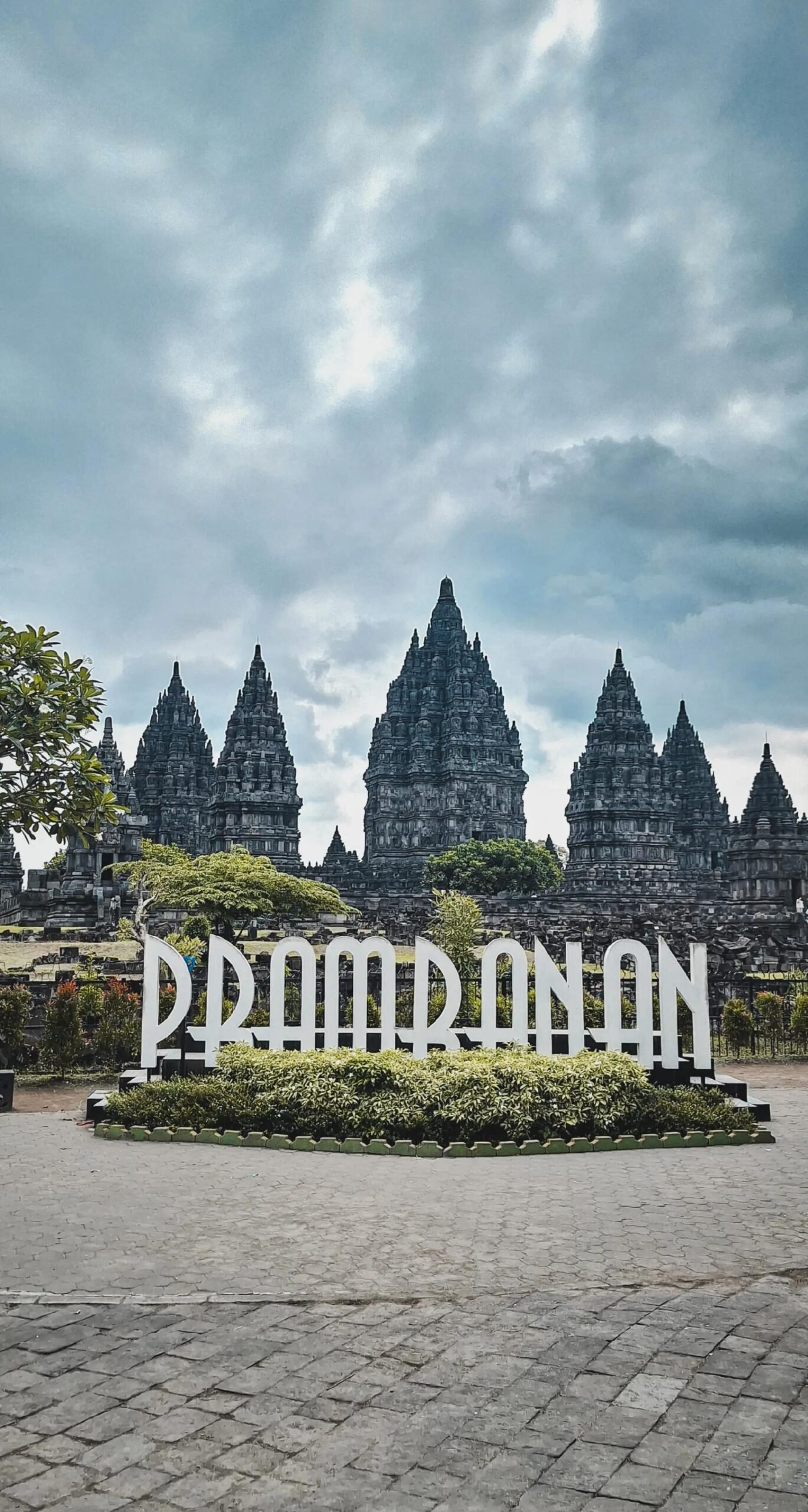 Selain Borobudur, Candi Prambanan juga menjadi destinasi favorit wisatawan. 