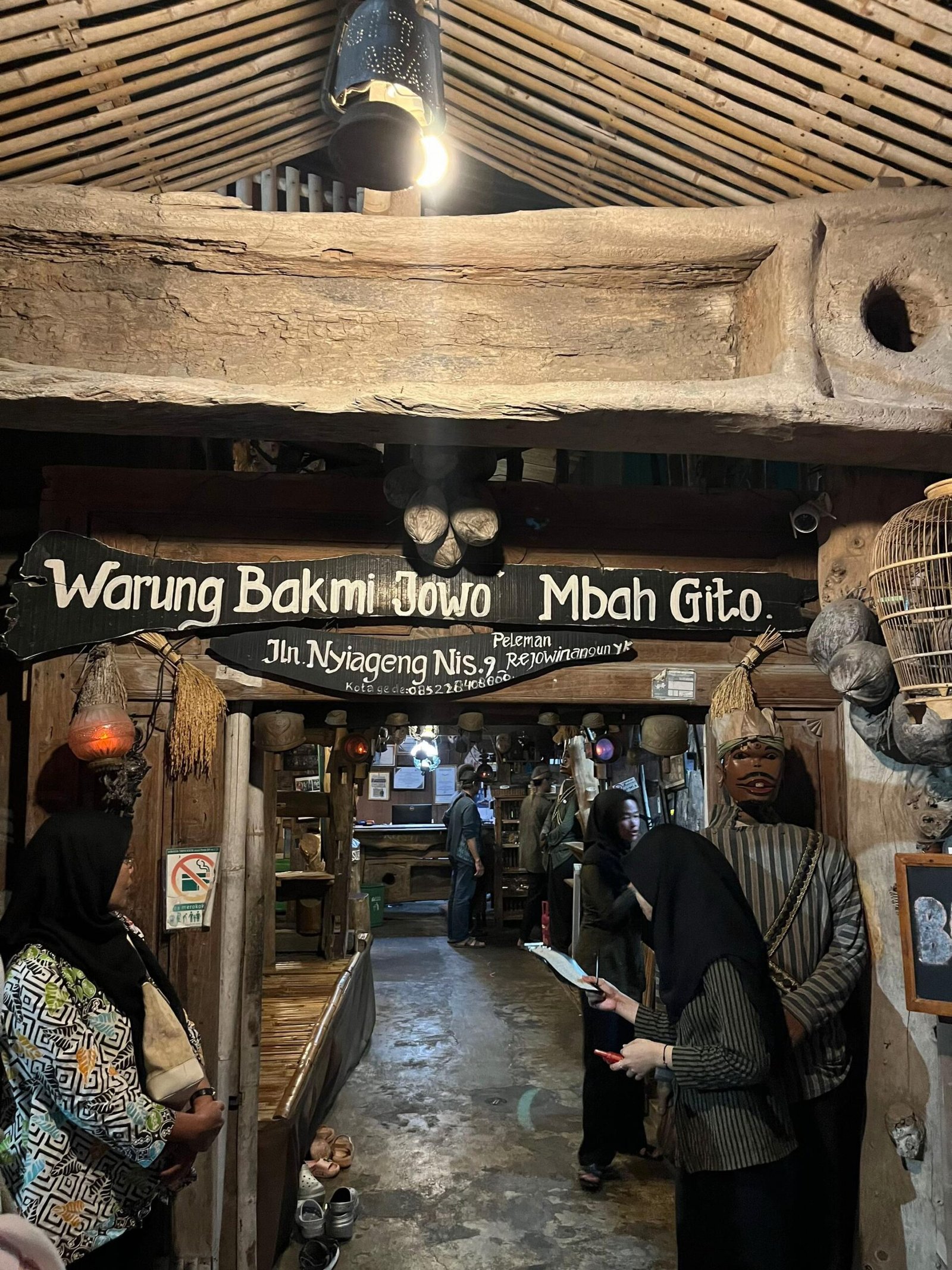 Jika ingin menikmati suasana tradisional Jogja, tempat ini wajib dikunjungi.