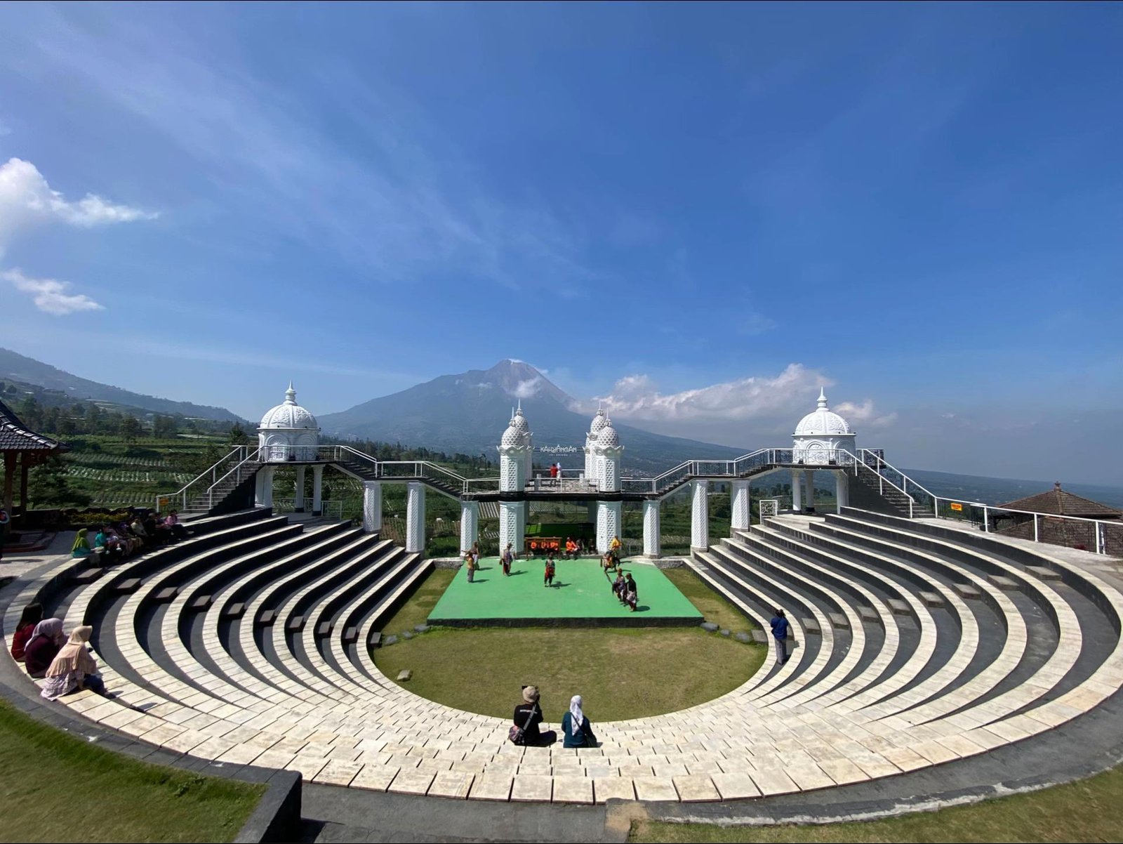 Negeri Kahyangan merupakan objek wisata alam yang terletak di kawasan perbukitan Menoreh, Kabupaten Magelang, Jawa Tengah.