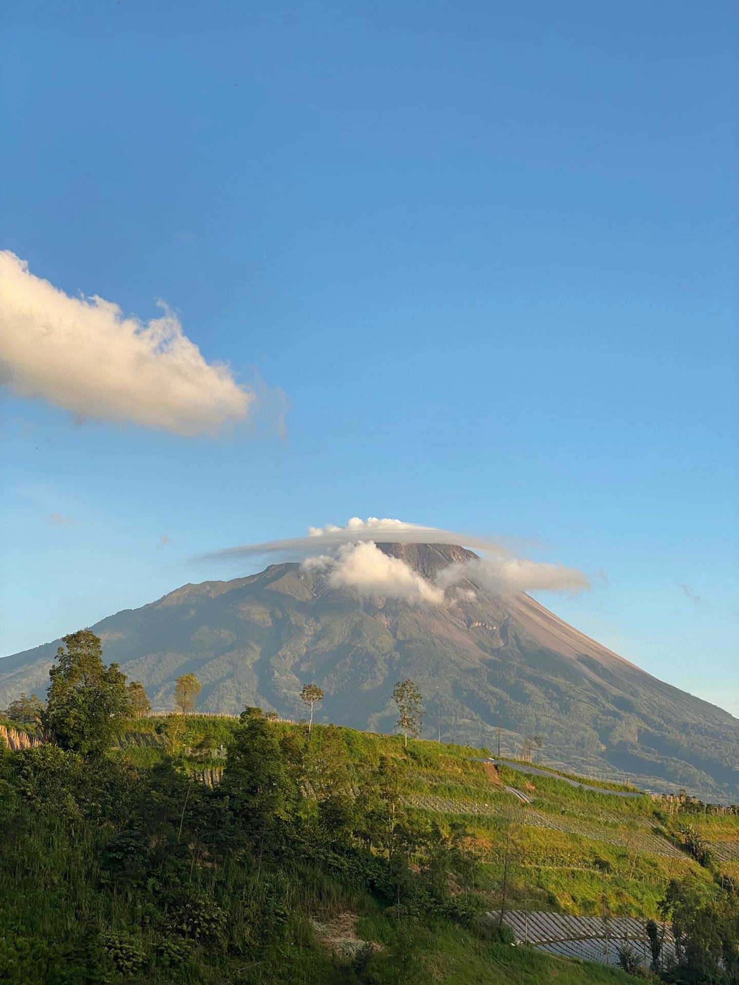 Dari beberapa titik pandang, wisatawan dapat melihat kemegahan Gunung Merapi dengan sangat jelas.
