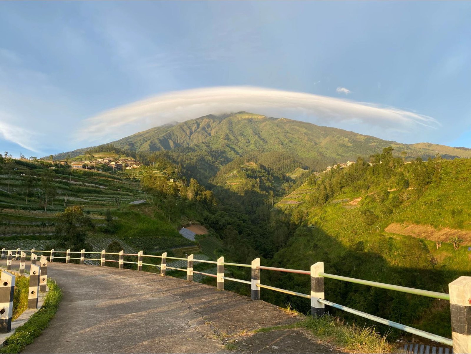 Sunrise menjadi salah satu momen yang paling ditunggu oleh wisatawan.